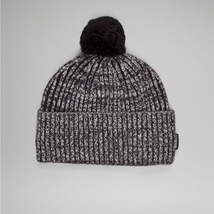 NWT Women’s Textured Fleece-Lined Knit Beanie